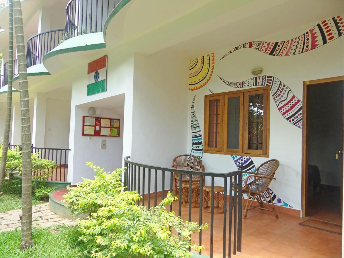 Chrissie'S Hotel Теккади Экстерьер фото