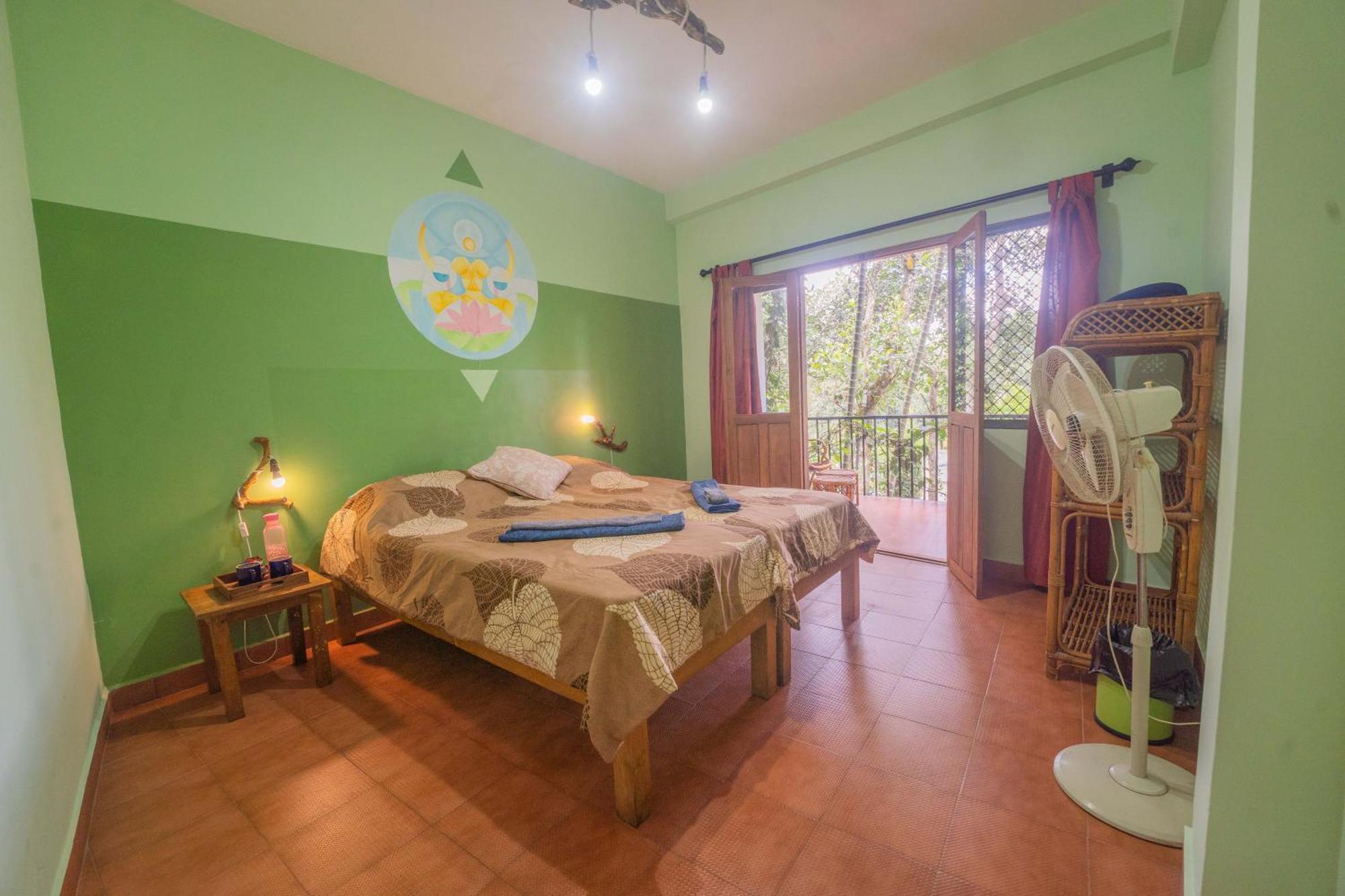 Chrissie'S Hotel Теккади Экстерьер фото