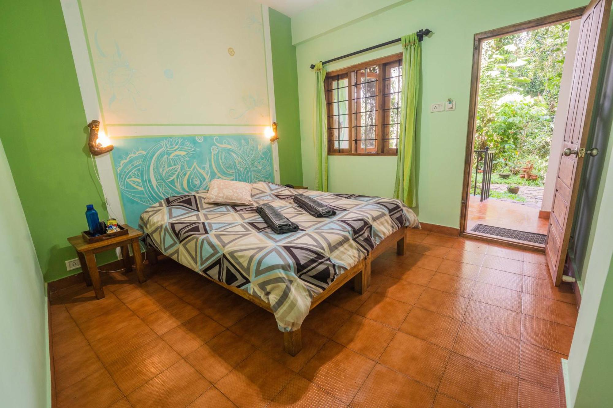 Chrissie'S Hotel Теккади Экстерьер фото