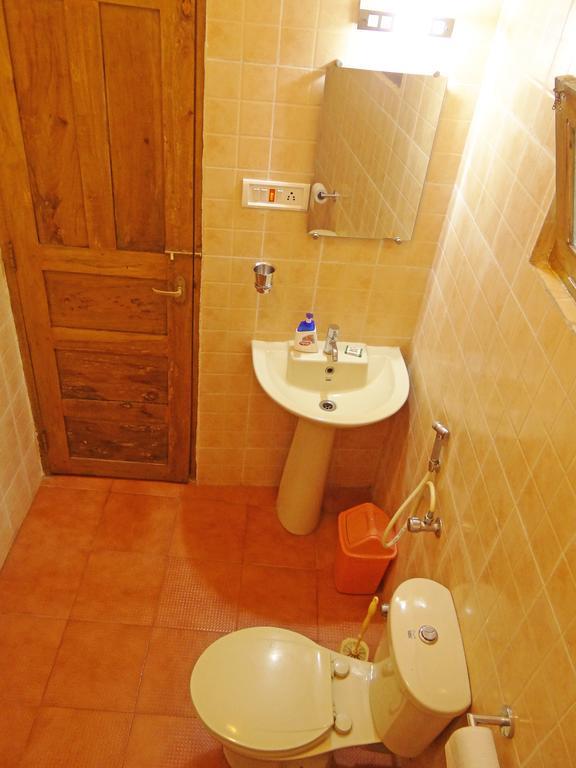 Chrissie'S Hotel Теккади Экстерьер фото
