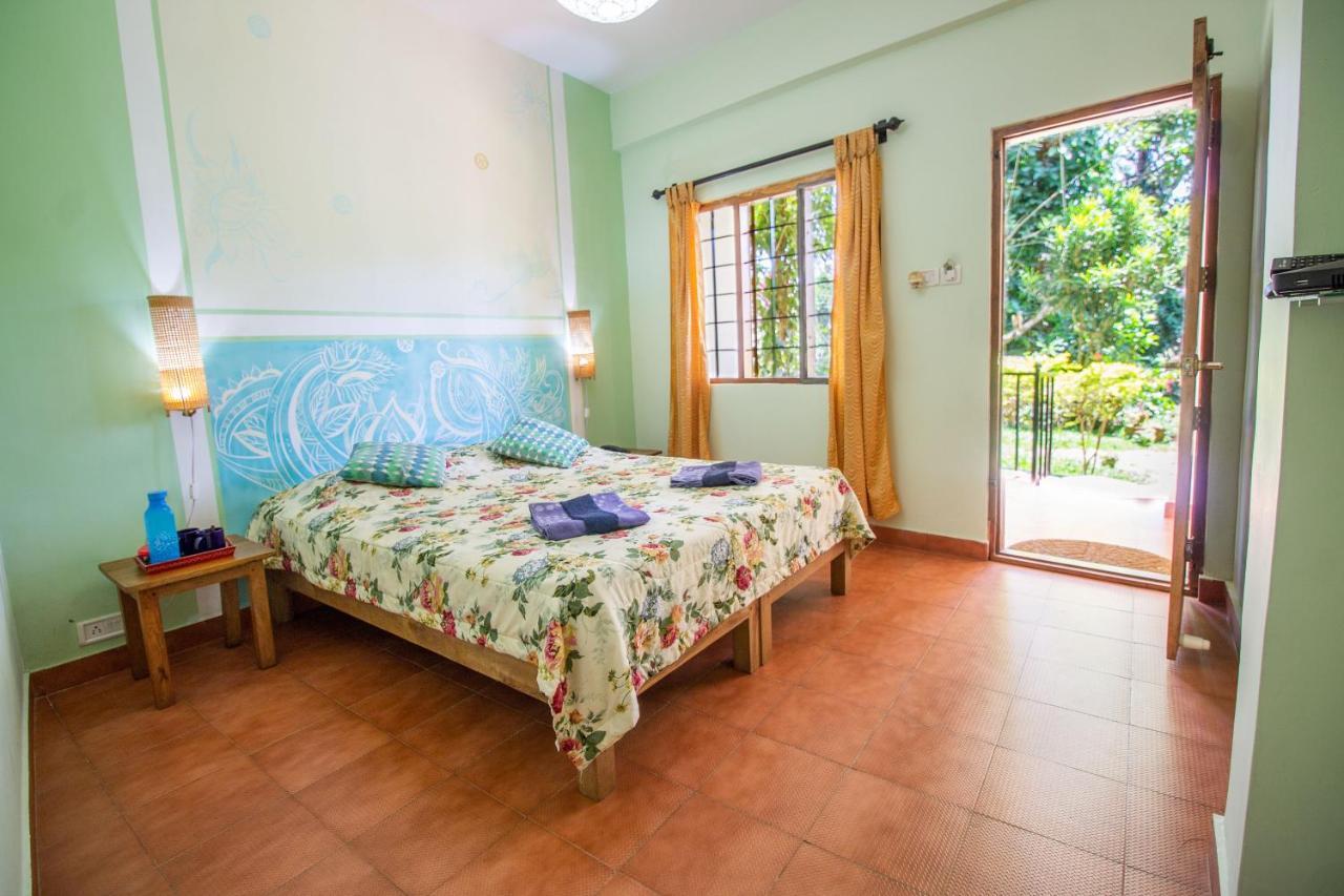 Chrissie'S Hotel Теккади Экстерьер фото